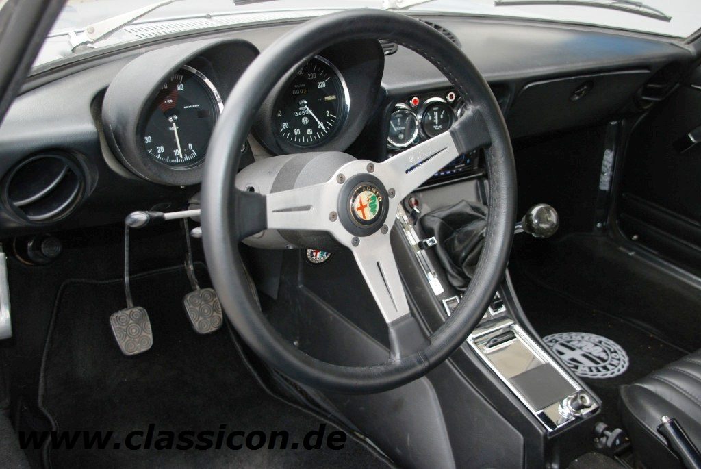1973_Alfa-Romeo_Spider-2000_Veloce-03