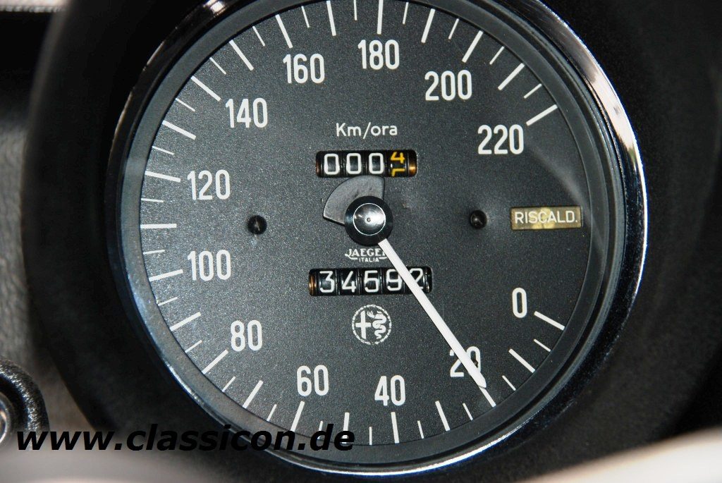 1973_Alfa-Romeo_Spider-2000_Veloce-04