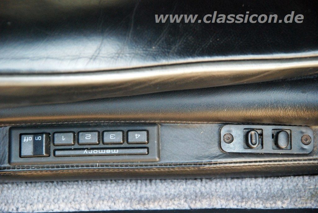 1990_Aston-Martin Virage-16