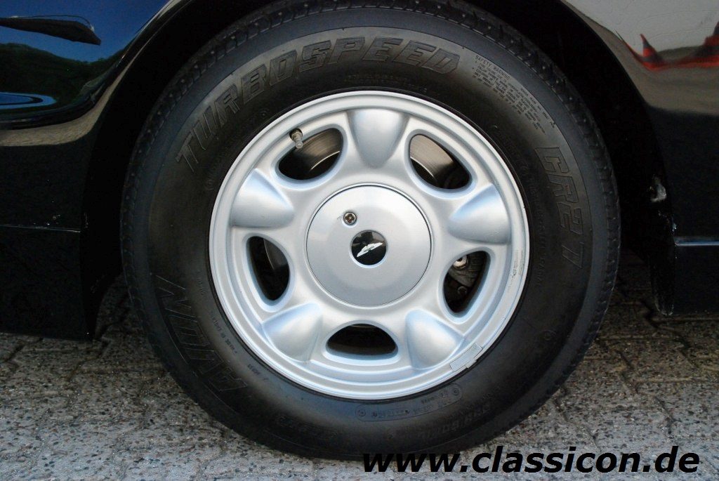 1990_Aston-Martin Virage-32