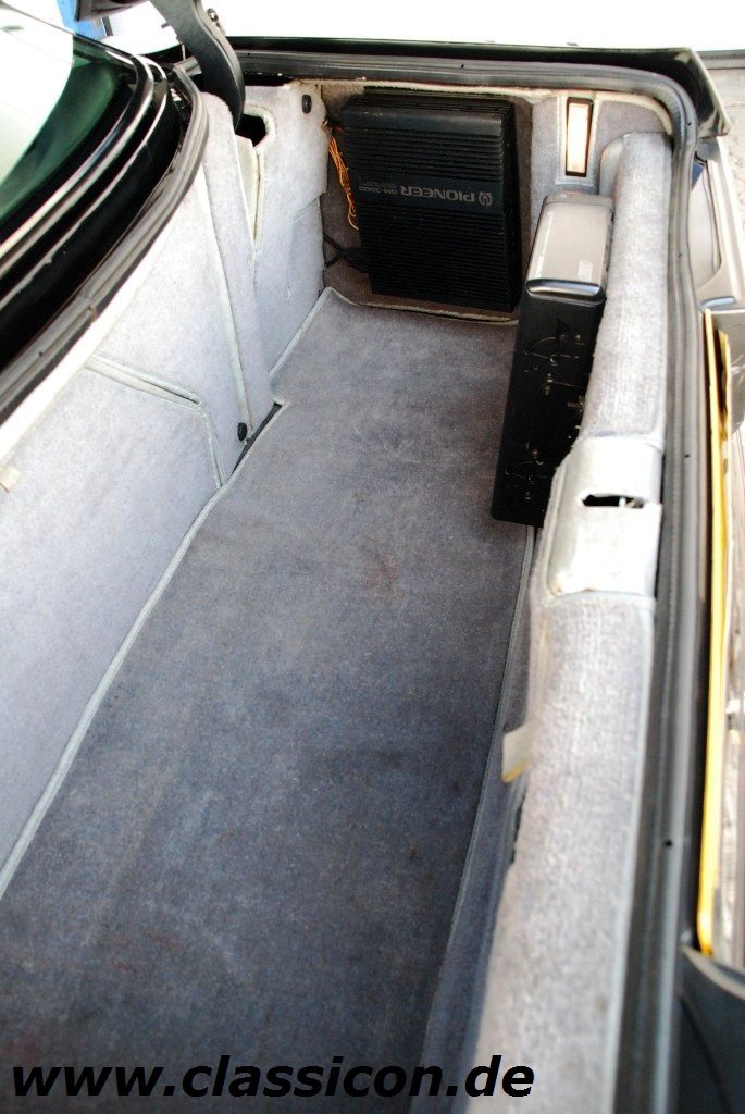 1990_Aston-Martin Virage-38