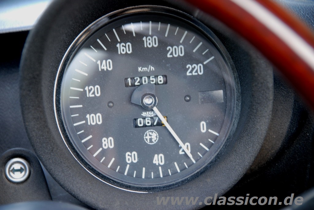 1982 Alfa Romeo Spider 2000 Veloce Classicon
