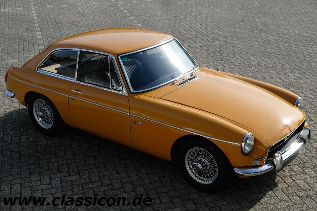 1970 - MG B GT Mk II - 01