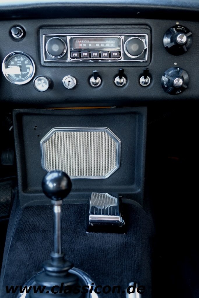 1970 - MG B GT Mk II - 03