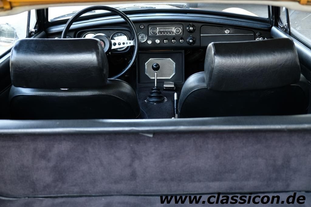 1970 - MG B GT Mk II - 36